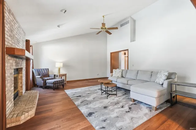 $259,900 | 723 Pinehurst Drive, Fort Wayne, IN 46815