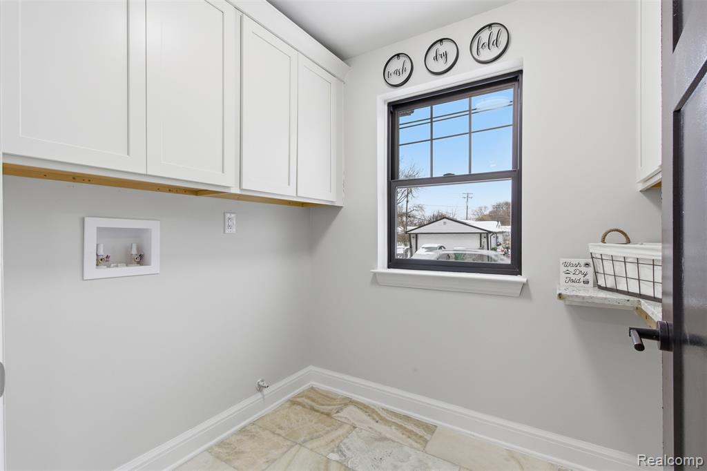 23708 Lexington Avenue Eastpointe, MI 48021 - Photo 17 of 33
