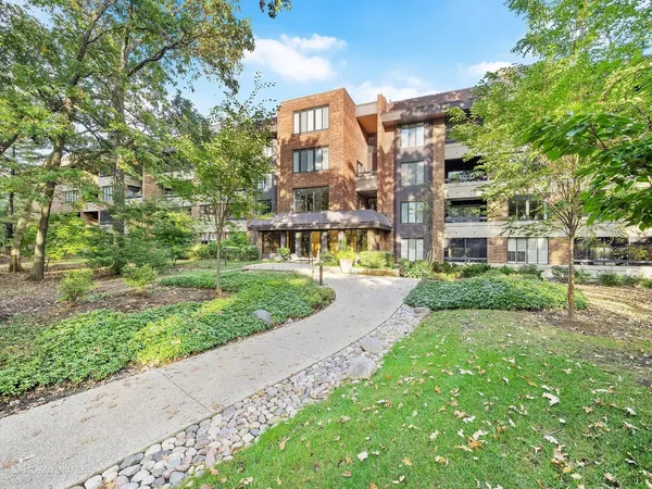 $534,900 | 1401 Burr Oak Road, Unit 114B, Hinsdale, IL 60521