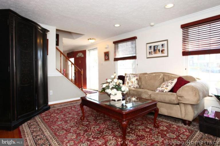 4 Roxburgh Court Nottingham, MD 21236 - Photo 3 of 23 Living Room