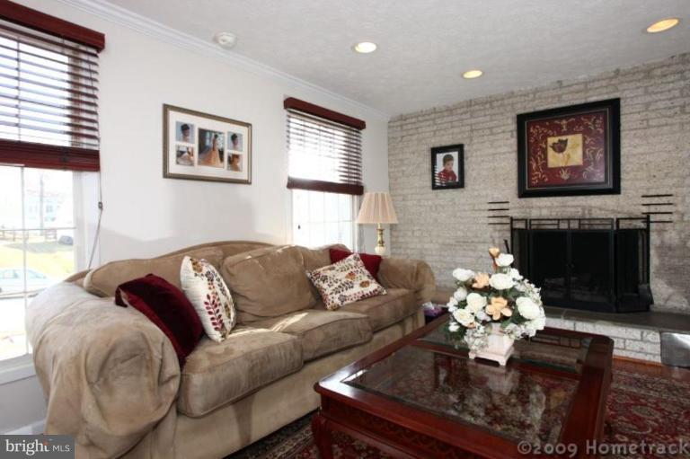 4 Roxburgh Court Nottingham, MD 21236 - Photo 5 of 23 Living Room #3