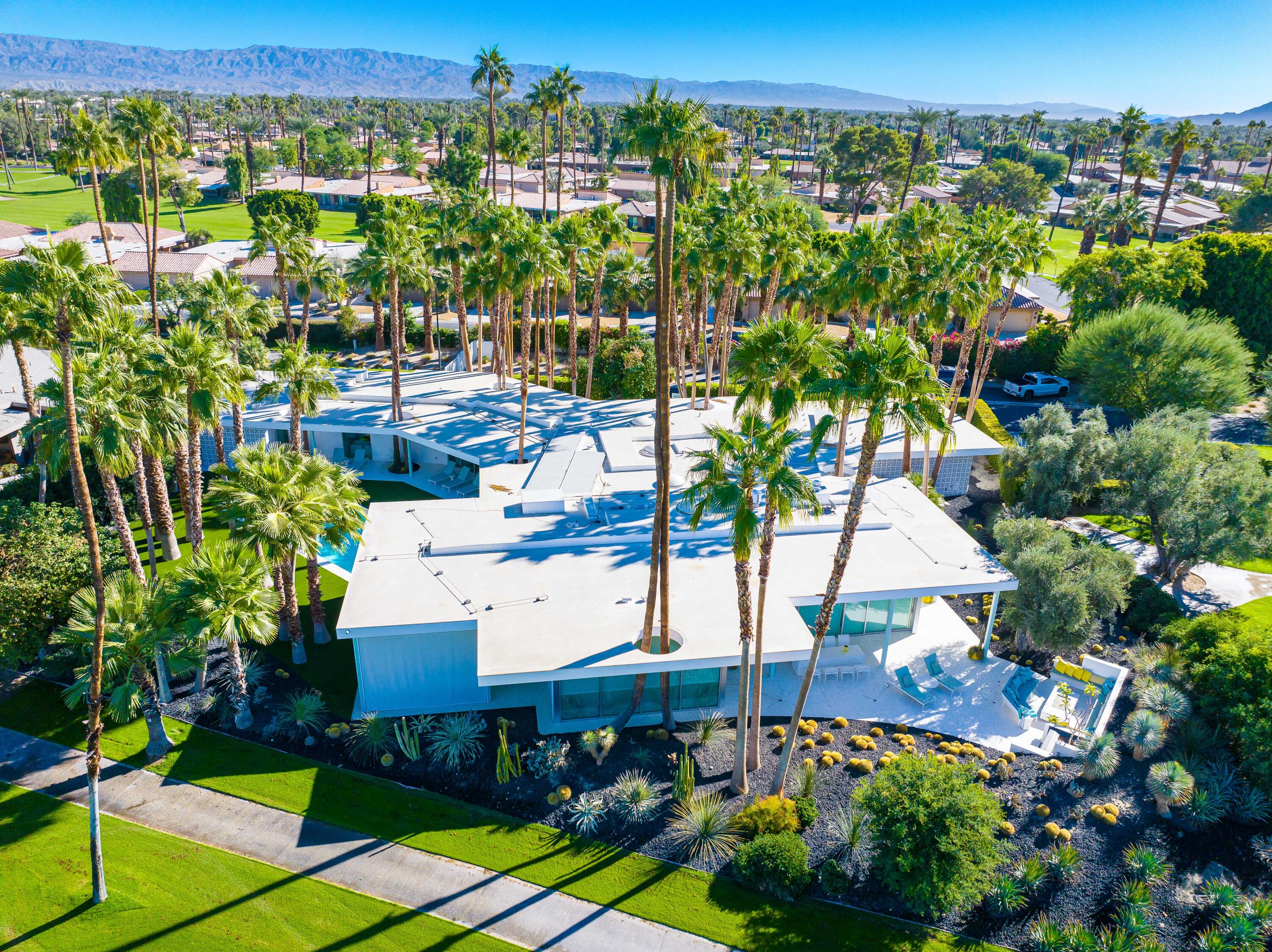 40365 Sand Dune Road Rancho Mirage, CA 92270 - Photo 4 of 70 a view of a chairs and table in a yard