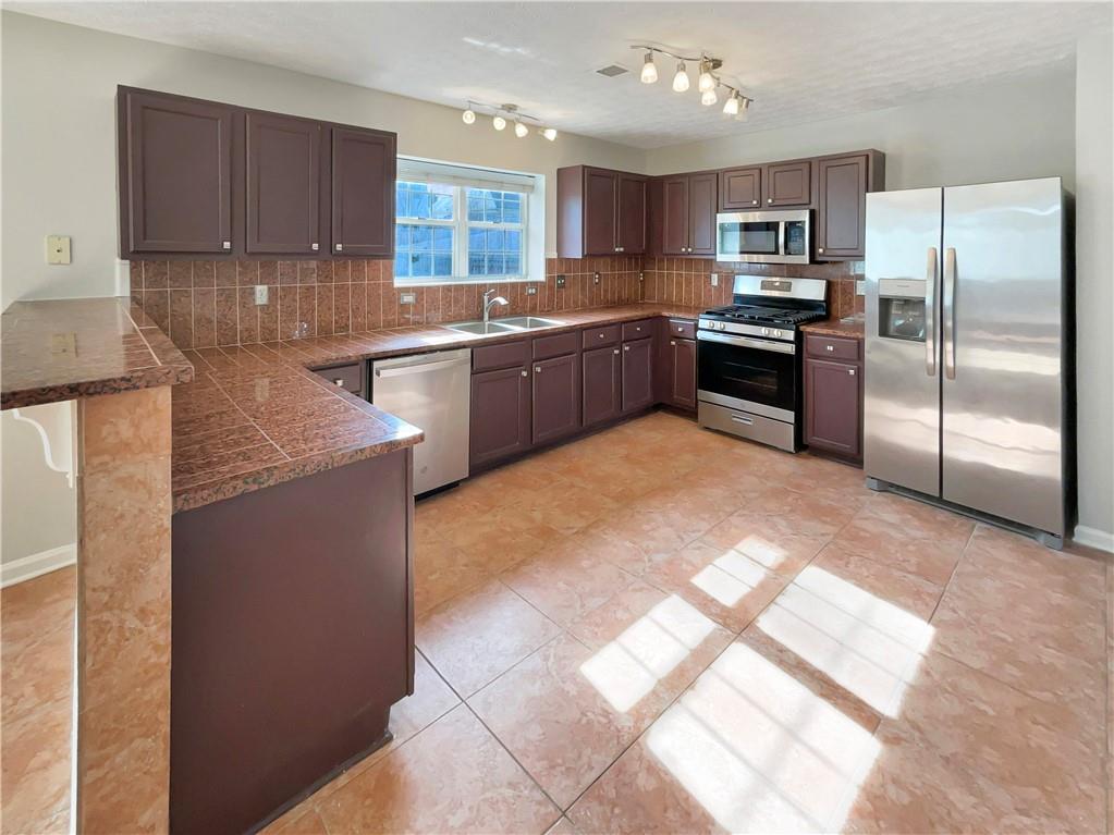 3184 Broadleaf Avenue Atlanta, GA 30349 - Photo 12 of 28