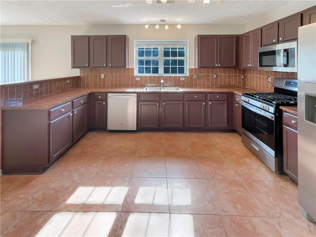 3184 Broadleaf Avenue Atlanta, GA 30349 - Photo 2 of 28