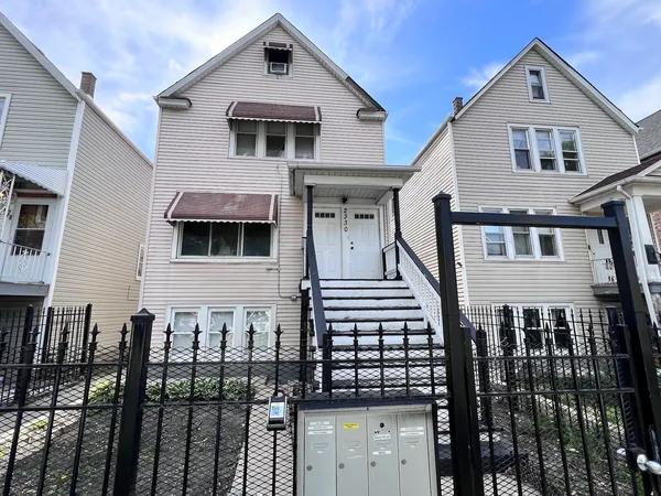 $1,700 | 2330 North Lockwood Avenue, Unit 1, Chicago, IL 60639