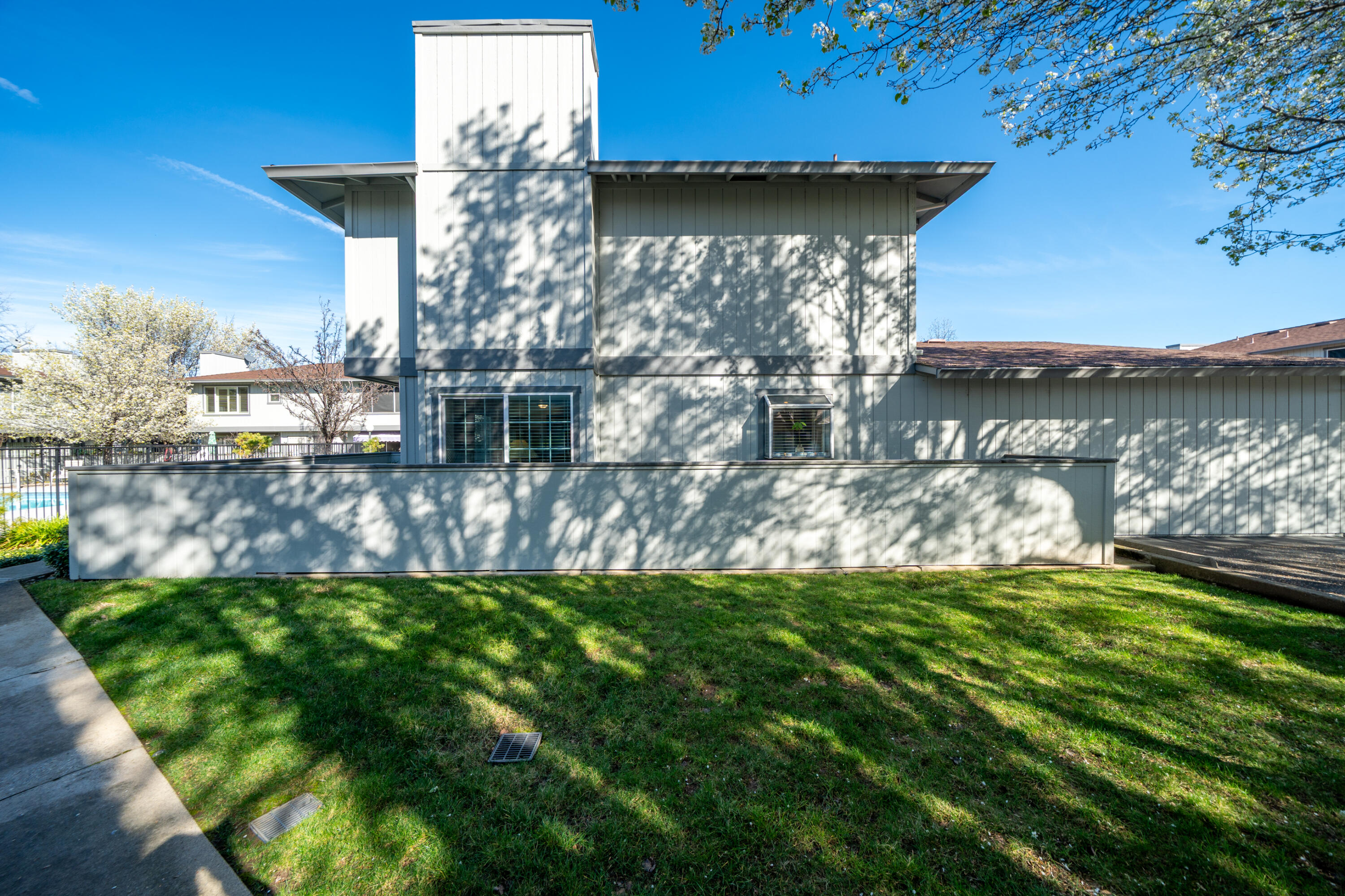 200 Ridgetop Drive, Unit 19 Redding, CA 96003 - Photo 5 of 53 200 Ridgetop Dr #19-8