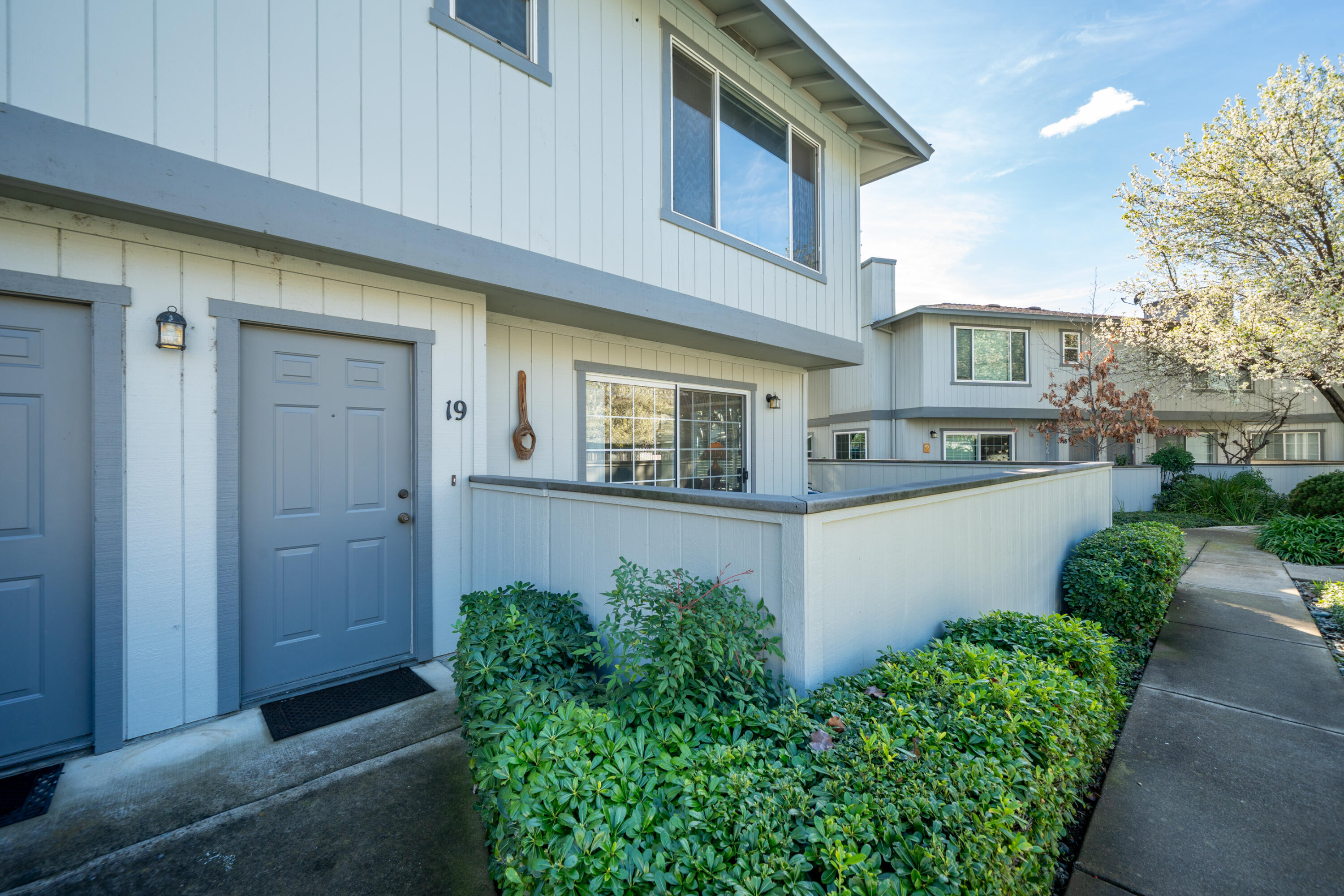 200 Ridgetop Drive, Unit 19 Redding, CA 96003 - Photo 9 of 53 a front view of a house with garden