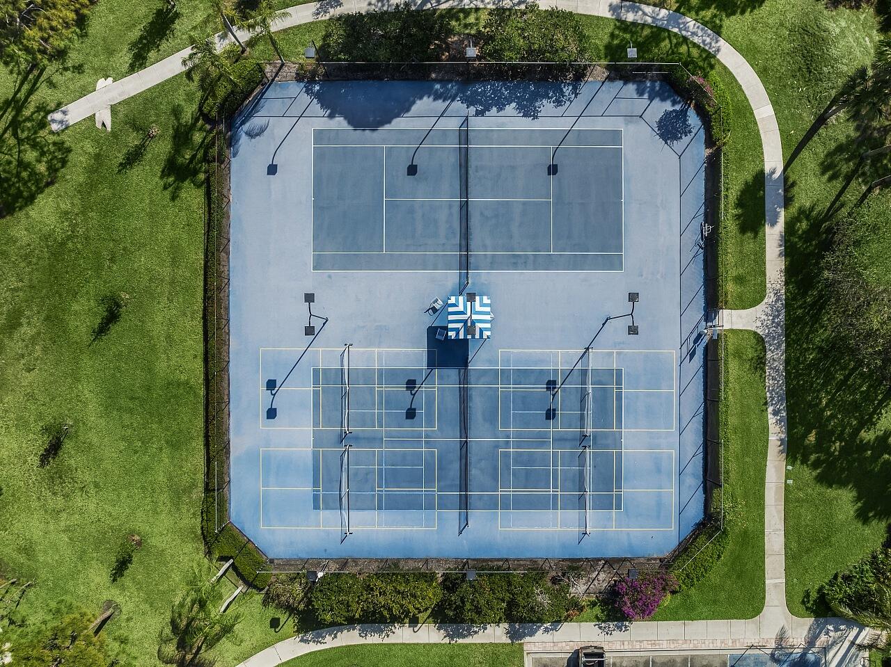 7313 Southeast Seagate Lane Stuart, FL 34997 - Photo 48 of 50 a view of outdoor space and yard