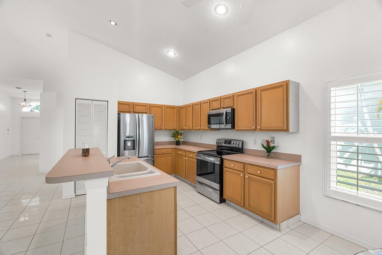 7313 Southeast Seagate Lane Stuart, FL 34997 - Photo 9 of 50 a kitchen that has a lot of cabinets in it and appliances