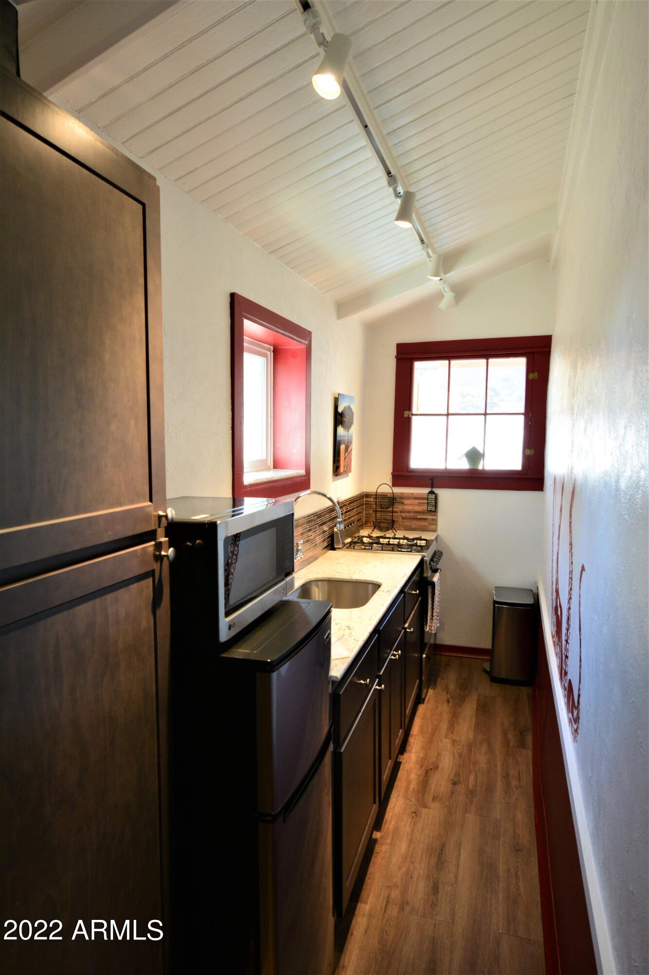 25 Cole Avenue Bisbee, AZ 85603 - Photo 9 of 46 Cottage kitchen