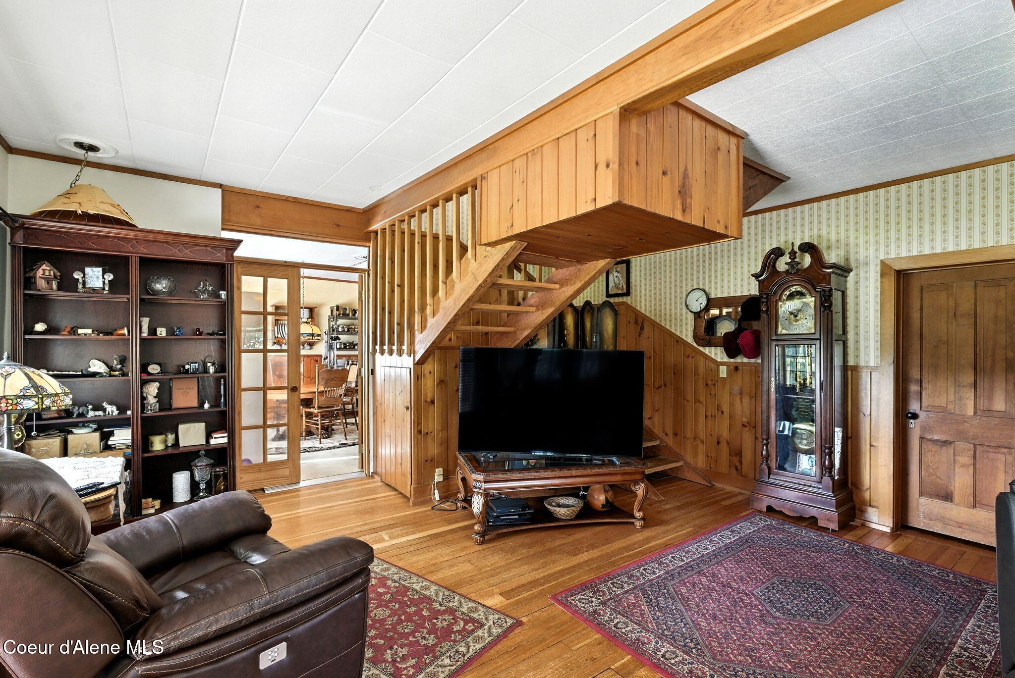 195 Key Ranch Road Sagle, ID 83860 - Photo 14 of 62 Area off the living room