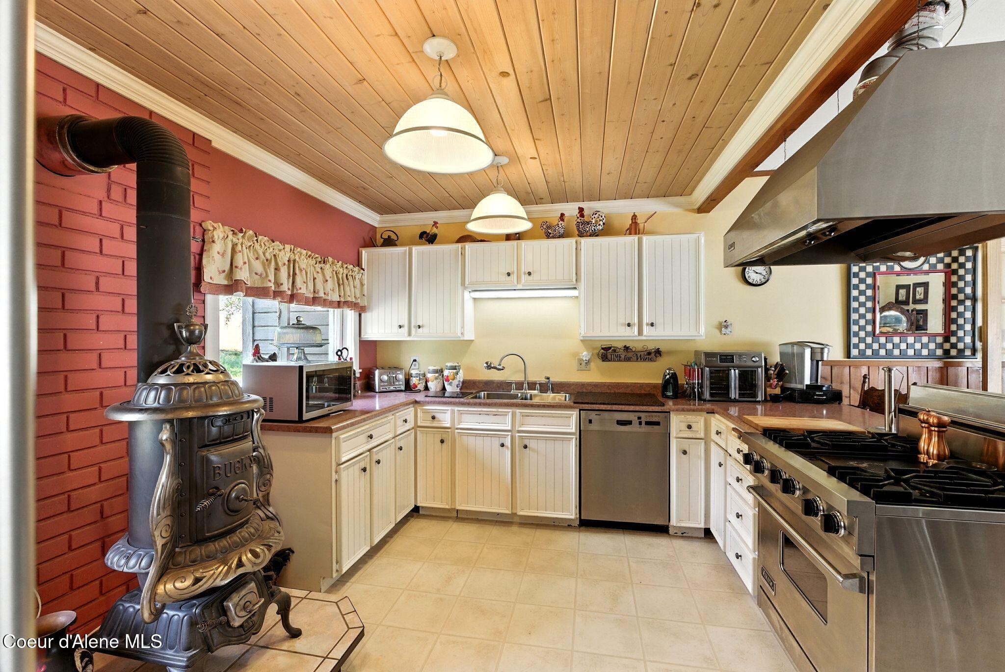 195 Key Ranch Road Sagle, ID 83860 - Photo 18 of 62 Updated kitchen w/SS appliances