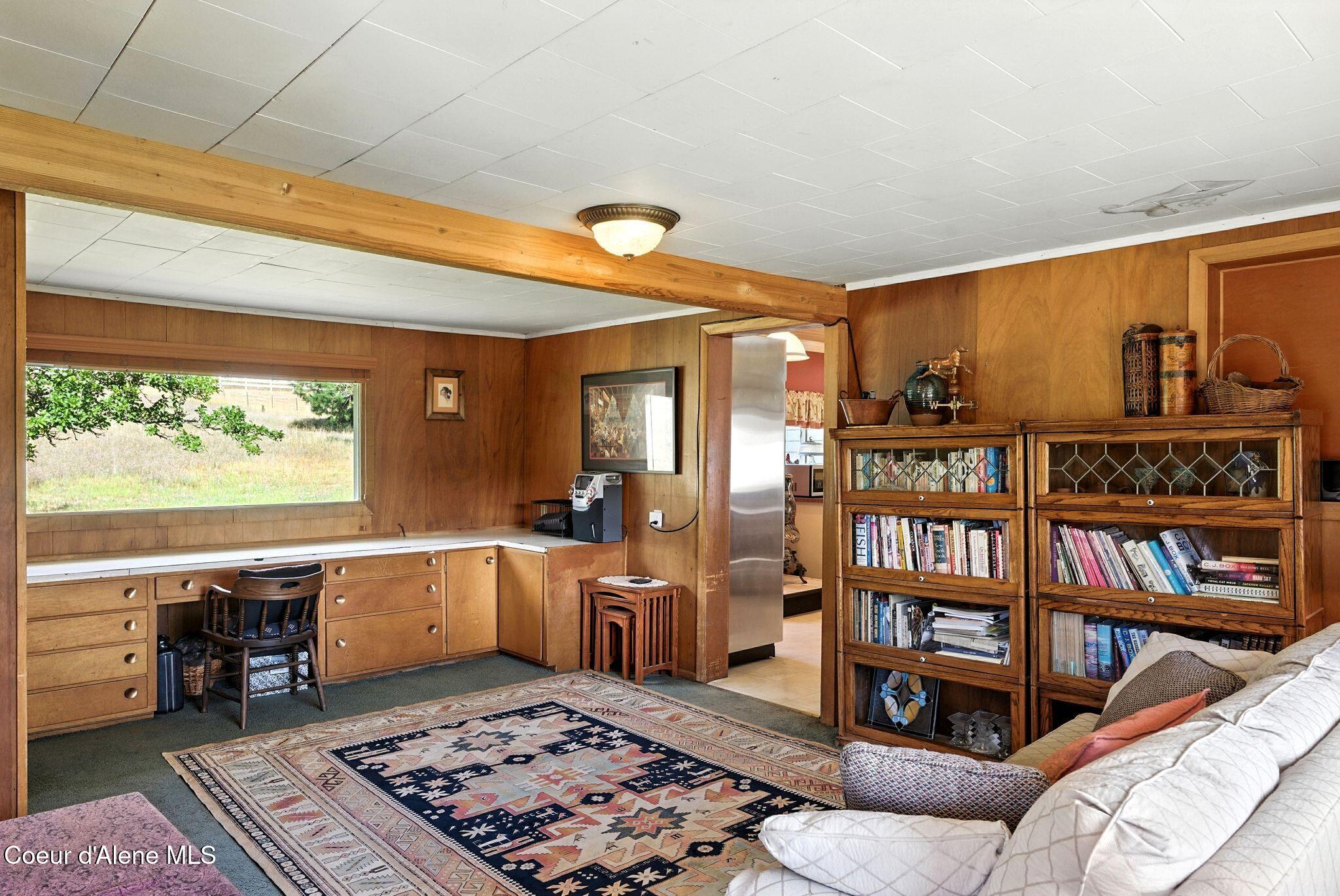195 Key Ranch Road Sagle, ID 83860 - Photo 24 of 62 Office area with built-ins