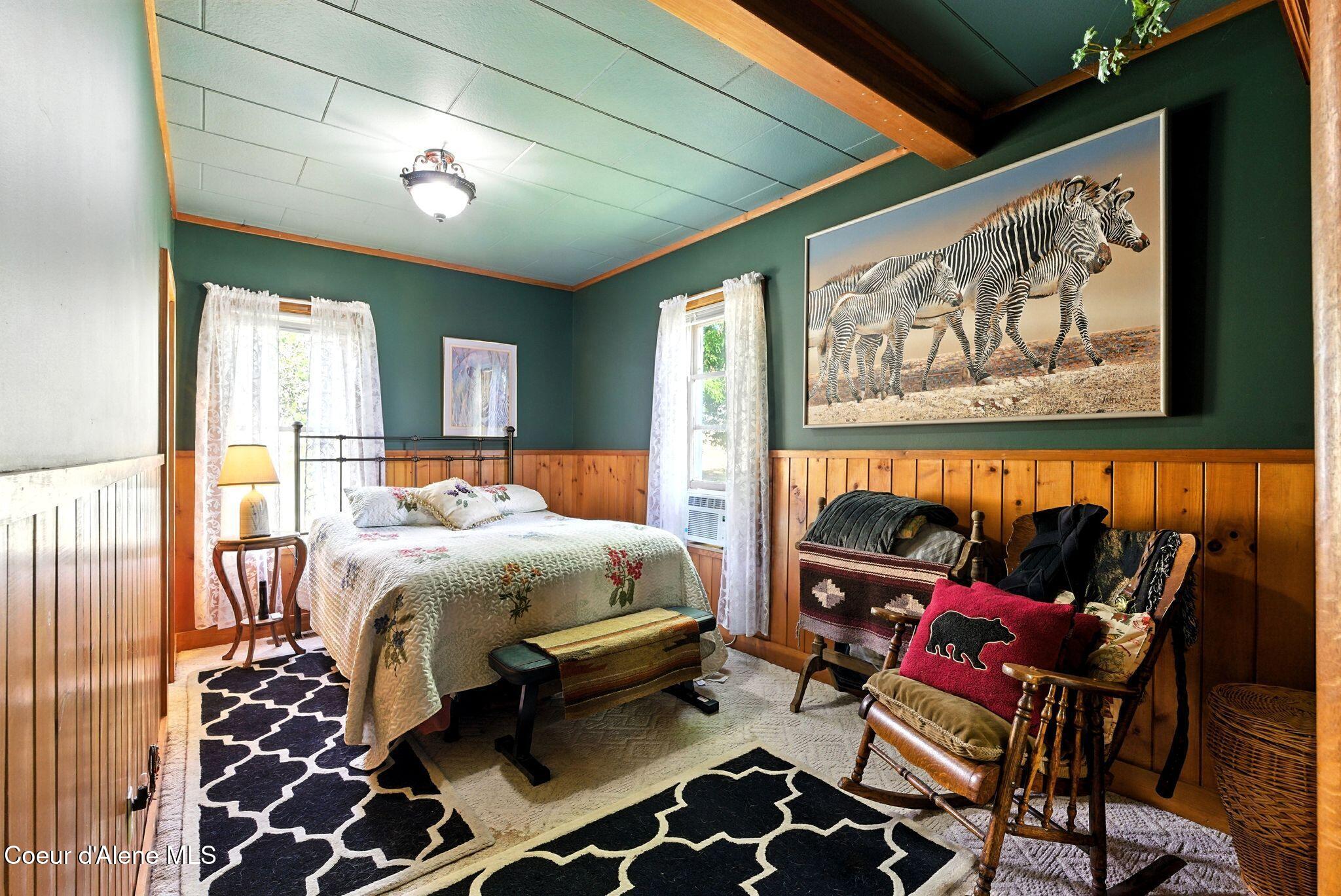 195 Key Ranch Road Sagle, ID 83860 - Photo 27 of 62 Main level bedroom with walk-in closet