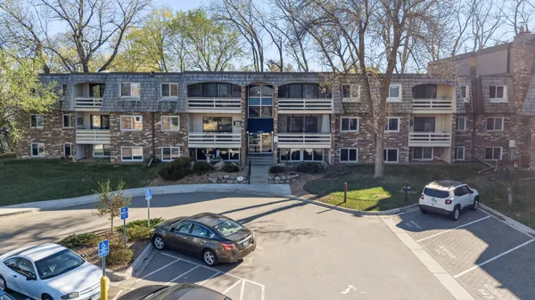 $184,900 | 4397 Wilshire Boulevard, Unit 103, Mound, MN 55364