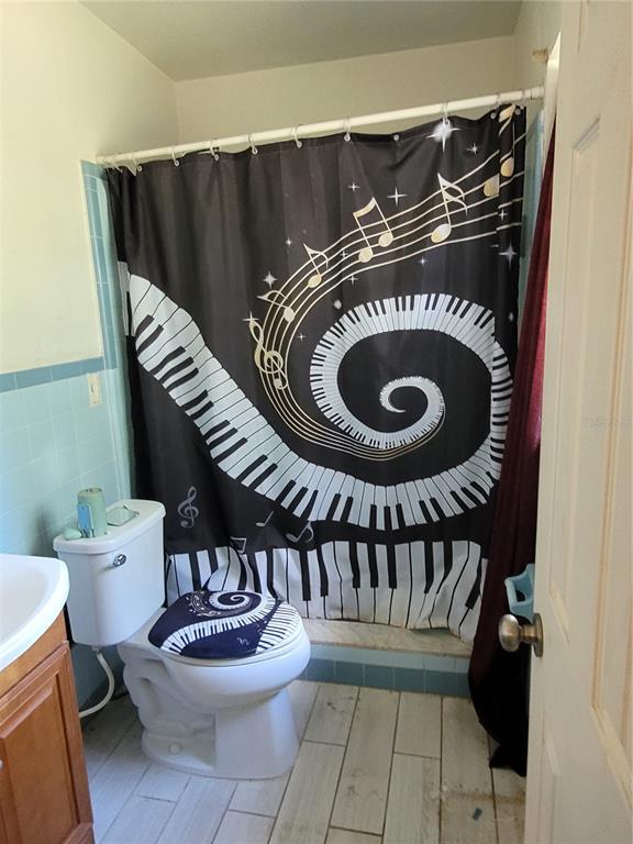 801 9th Street Northeast Fort Meade, FL 33841 - Photo 11 of 14 a view of a chairs and tables in the kitchen