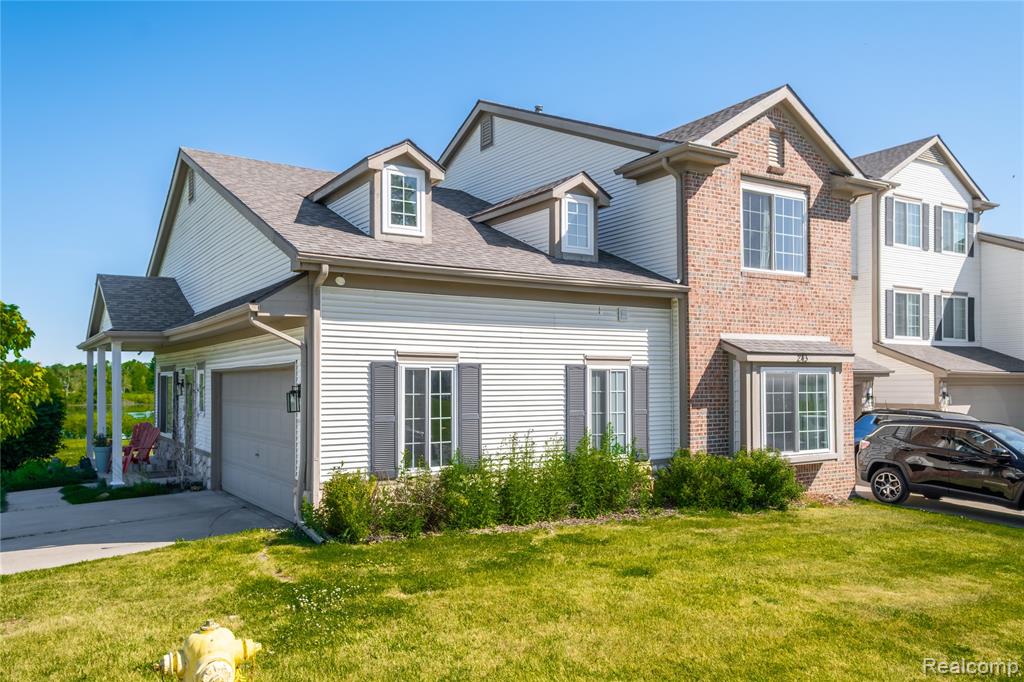 243 Oak Ridge Drive Pontiac, MI 48341 - Photo 1 of 26