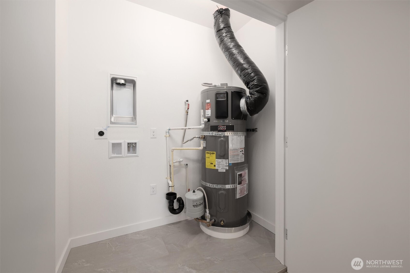 6608 Carleton Avenue South, Unit B Seattle, WA 98108 - Photo 11 of 31