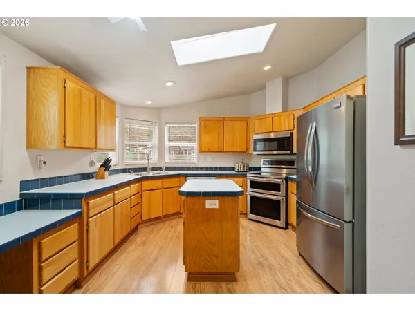 $365,000 | 370 Anchor Avenue East, Depoe Bay, OR 97341