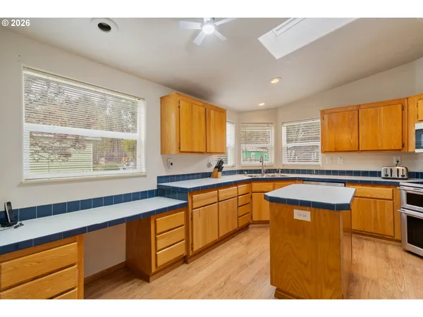 $365,000 | 370 Anchor Avenue East, Depoe Bay, OR 97341