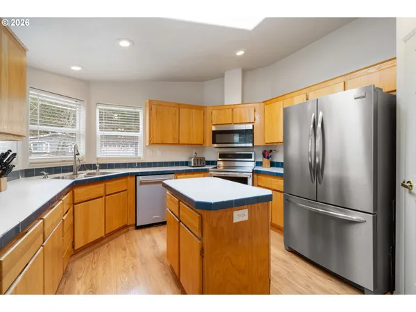 $365,000 | 370 Anchor Avenue East, Depoe Bay, OR 97341