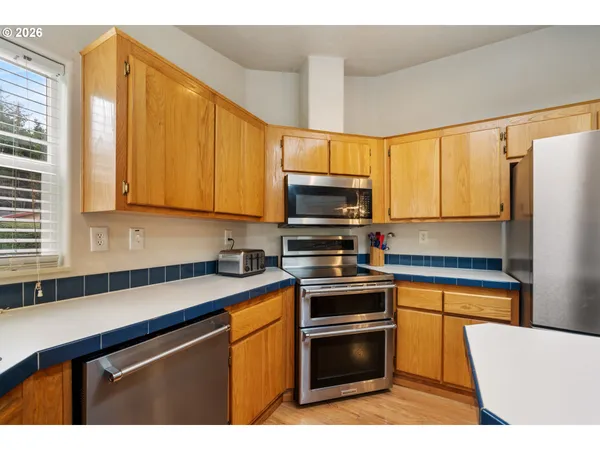 $365,000 | 370 Anchor Avenue East, Depoe Bay, OR 97341