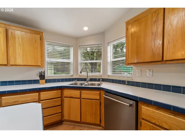 $365,000 | 370 Anchor Avenue East, Depoe Bay, OR 97341