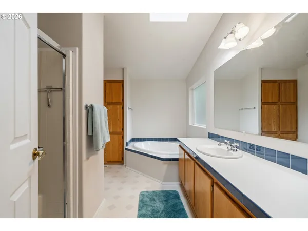 $365,000 | 370 Anchor Avenue East, Depoe Bay, OR 97341