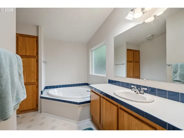 $365,000 | 370 Anchor Avenue East, Depoe Bay, OR 97341