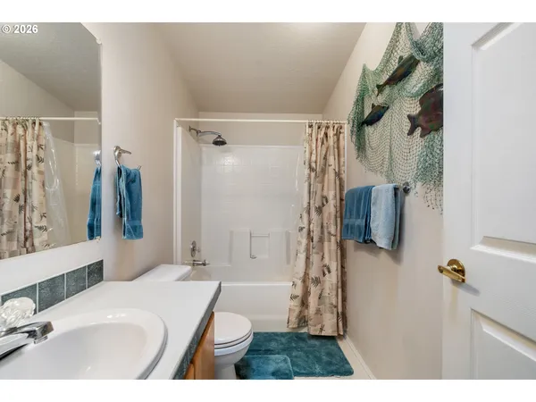 $365,000 | 370 Anchor Avenue East, Depoe Bay, OR 97341