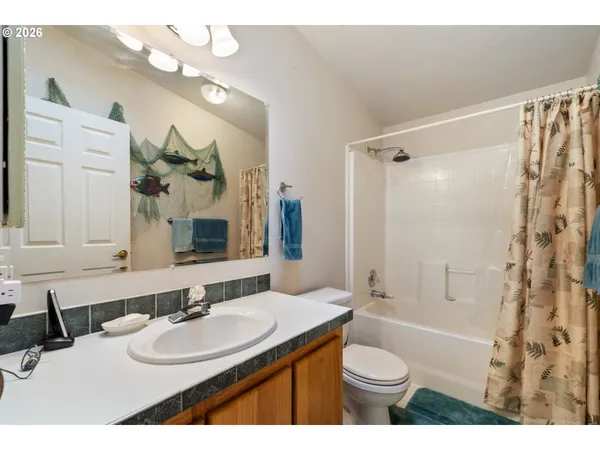 $365,000 | 370 Anchor Avenue East, Depoe Bay, OR 97341