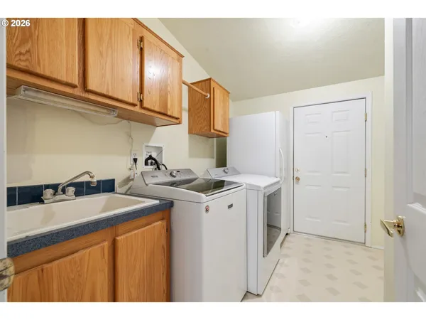 $365,000 | 370 Anchor Avenue East, Depoe Bay, OR 97341