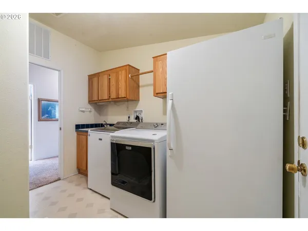 $365,000 | 370 Anchor Avenue East, Depoe Bay, OR 97341