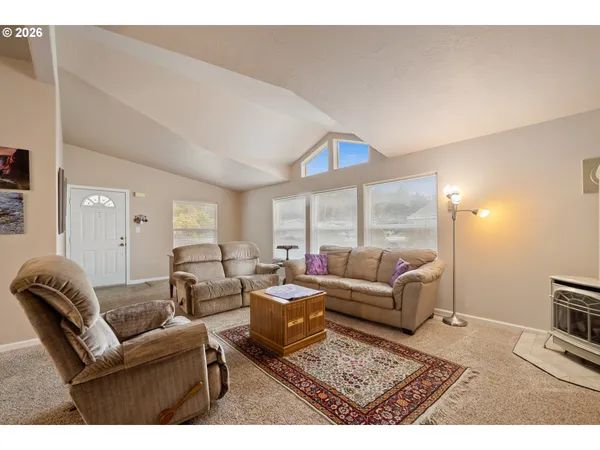 $365,000 | 370 Anchor Avenue East, Depoe Bay, OR 97341