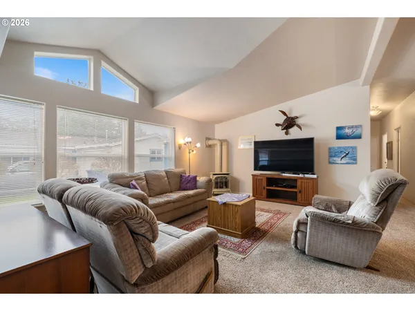 $365,000 | 370 Anchor Avenue East, Depoe Bay, OR 97341