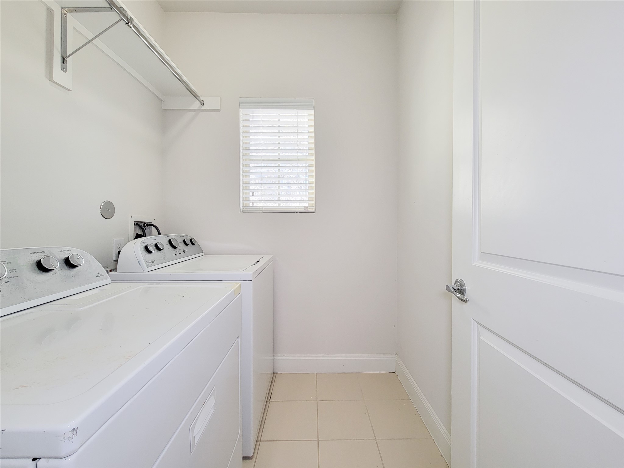 12 Hermann Park Court Houston, TX 77021 - Photo 39 of 43 a utility room with dryer and washer