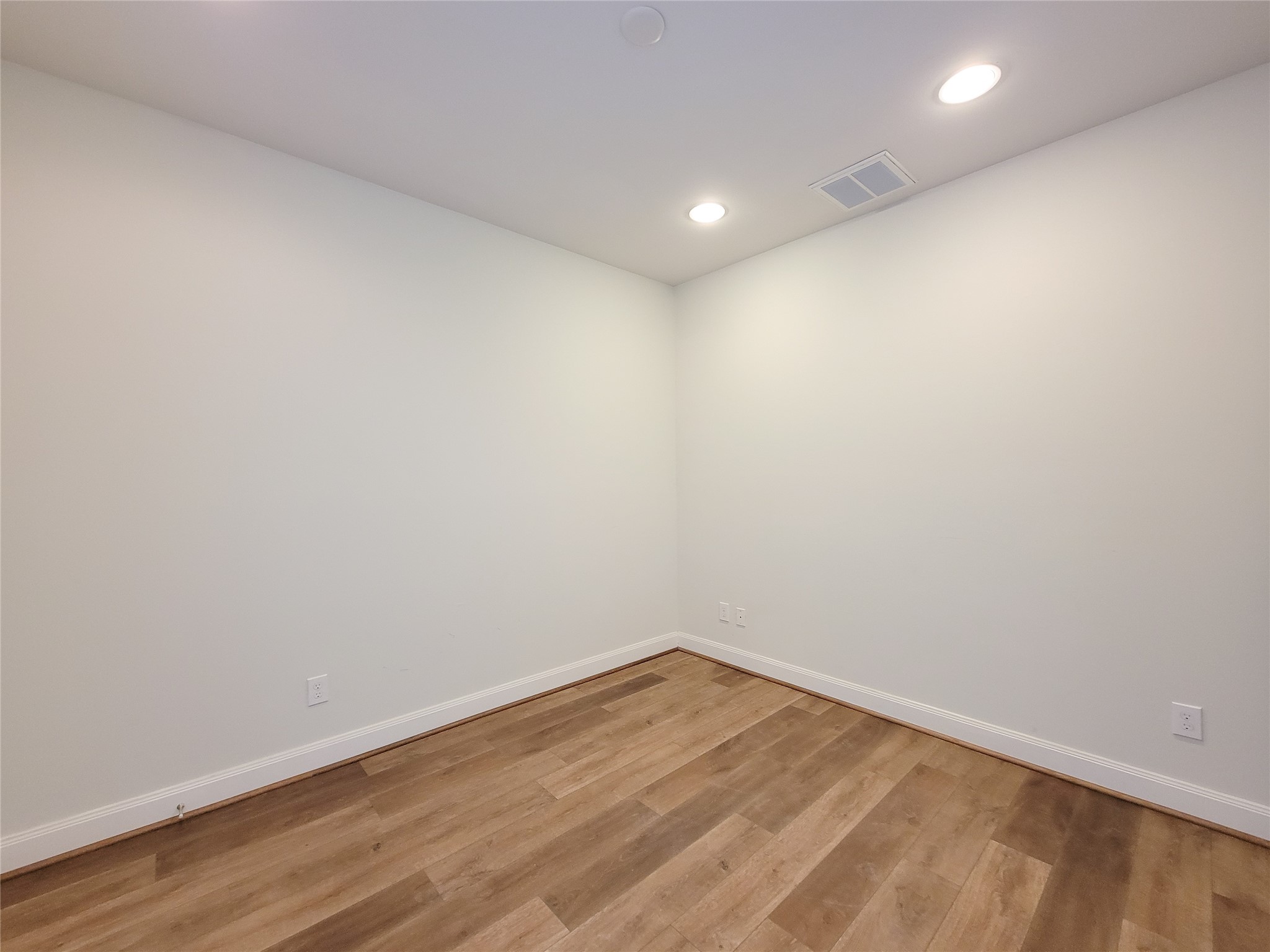 12 Hermann Park Court Houston, TX 77021 - Photo 7 of 43 a view of empty room