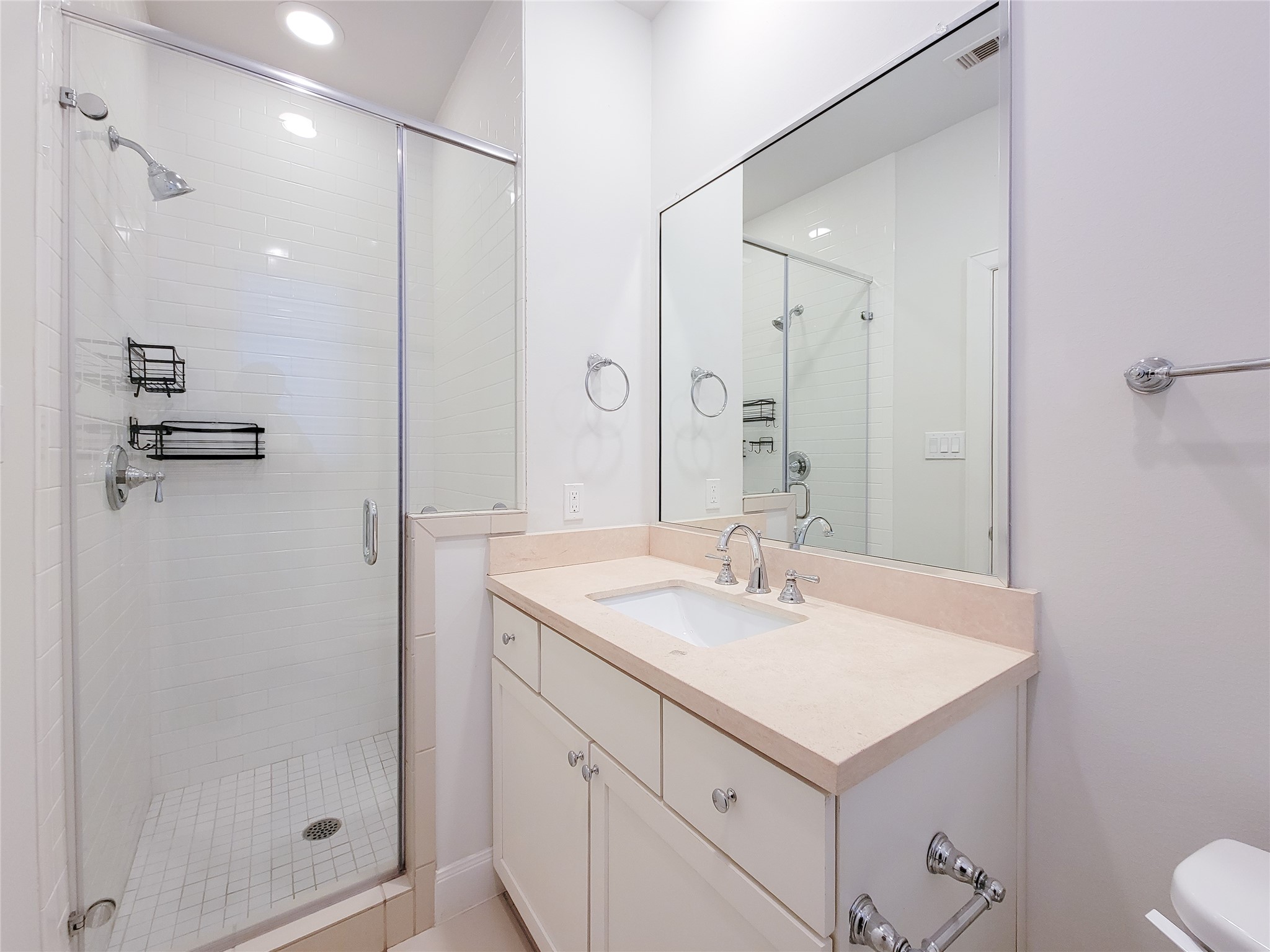 12 Hermann Park Court Houston, TX 77021 - Photo 9 of 43 a bathroom with a sink a toilet and shower