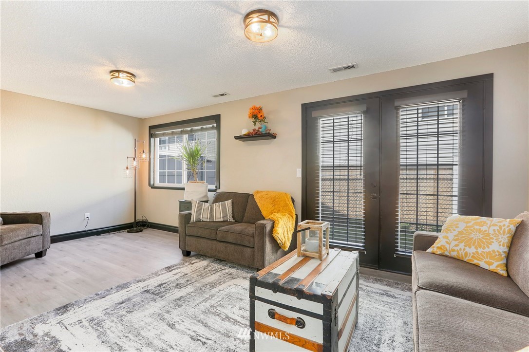 1421 West Casino Road, Unit A22 Everett, WA 98204 - Photo 3 of 22