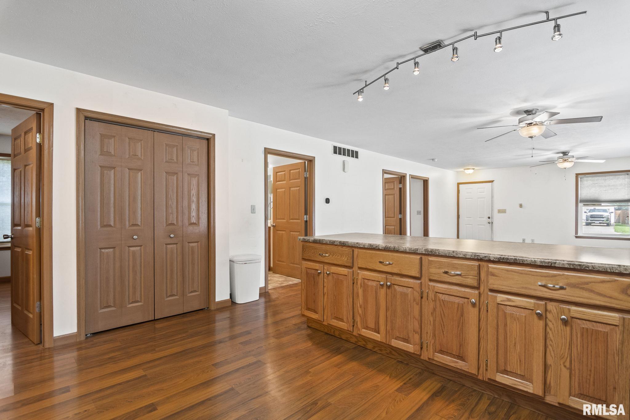 2228 East Enterprise Street Springfield, IL 62702 - Photo 8 of 27 Gallery Image 8