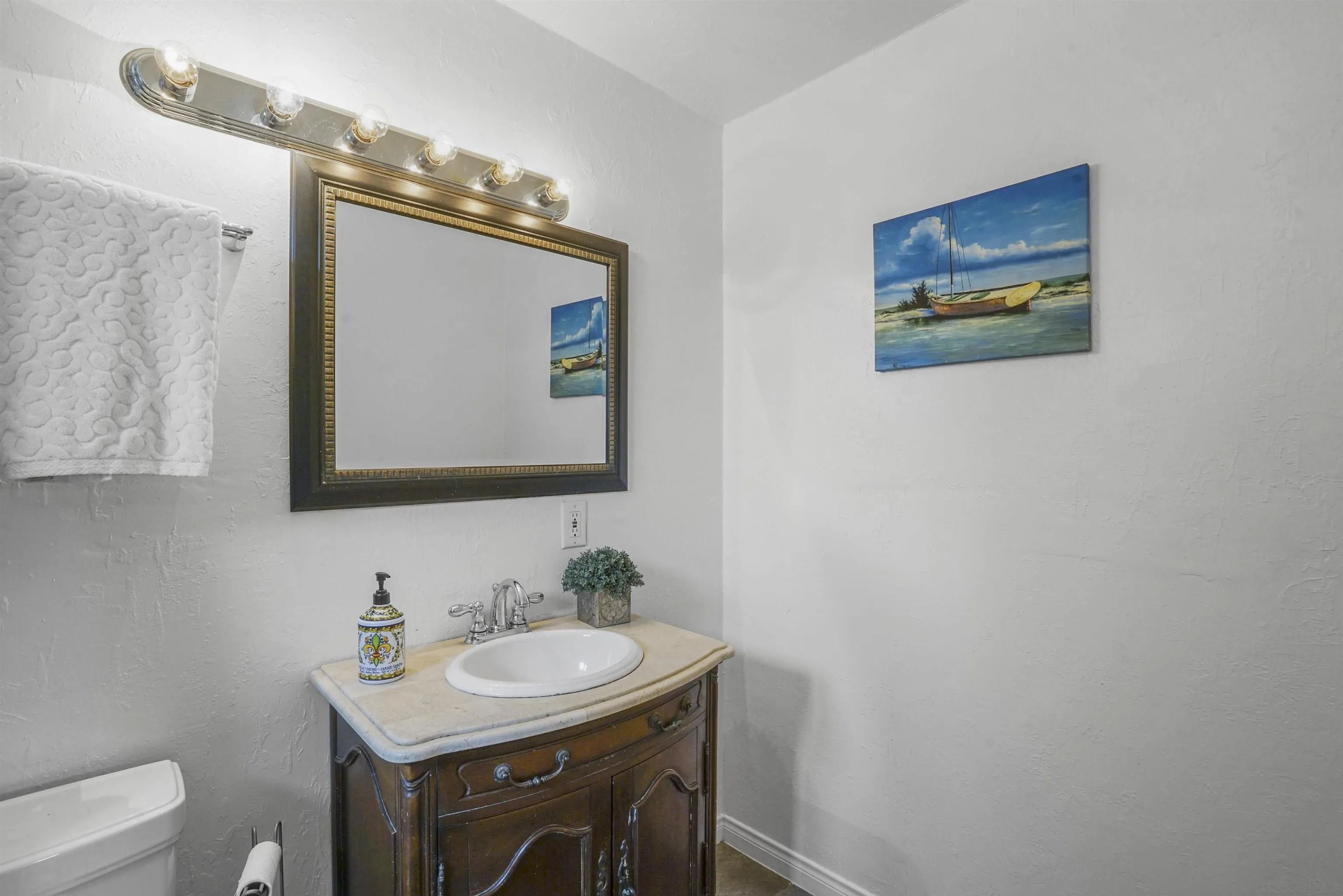 10111 White Pine Lane Santee, CA 92071 - Photo 19 of 35 a bathroom with a toilet a sink and mirror