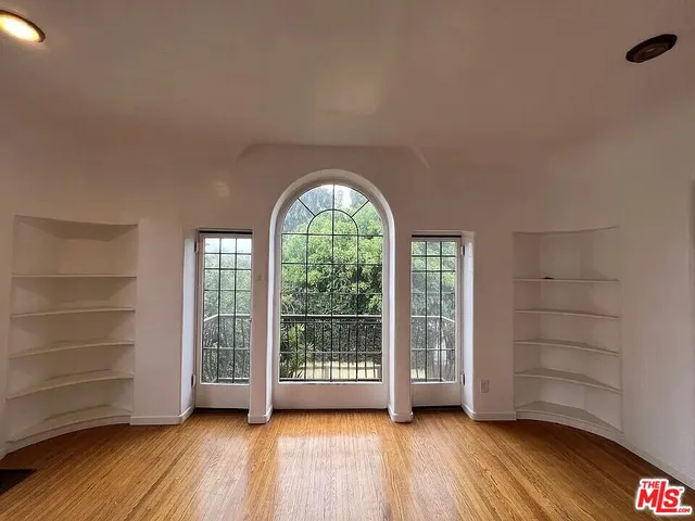 $2,950,000 | 942 South Mansfield Avenue, Los Angeles, CA 90036