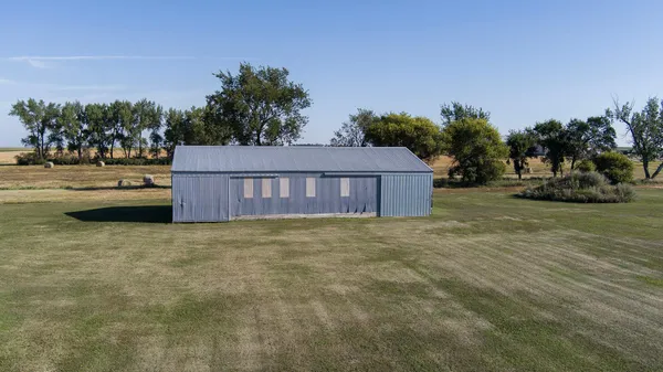 $825,000 | 8155 34th Avenue Southeast, Wishek, ND 58495
