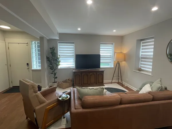 $1,099,900 | 4542 North Ashland Avenue, Chicago, IL 60640