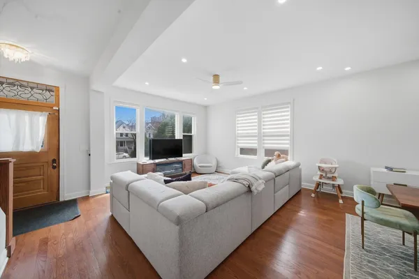 $1,099,900 | 4542 North Ashland Avenue, Chicago, IL 60640