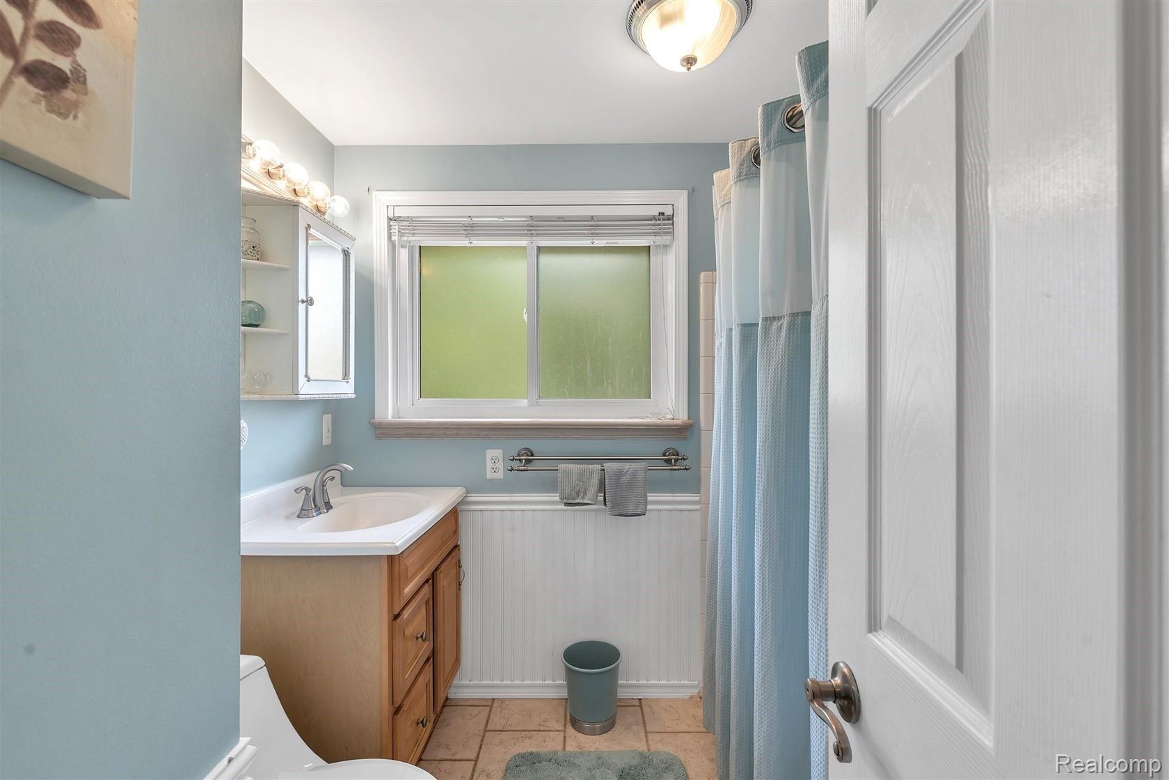 29549 Curtis Road Livonia, MI 48152 - Photo 21 of 46 25-29549 Curtis Rd-WindowStill-Real.jpg