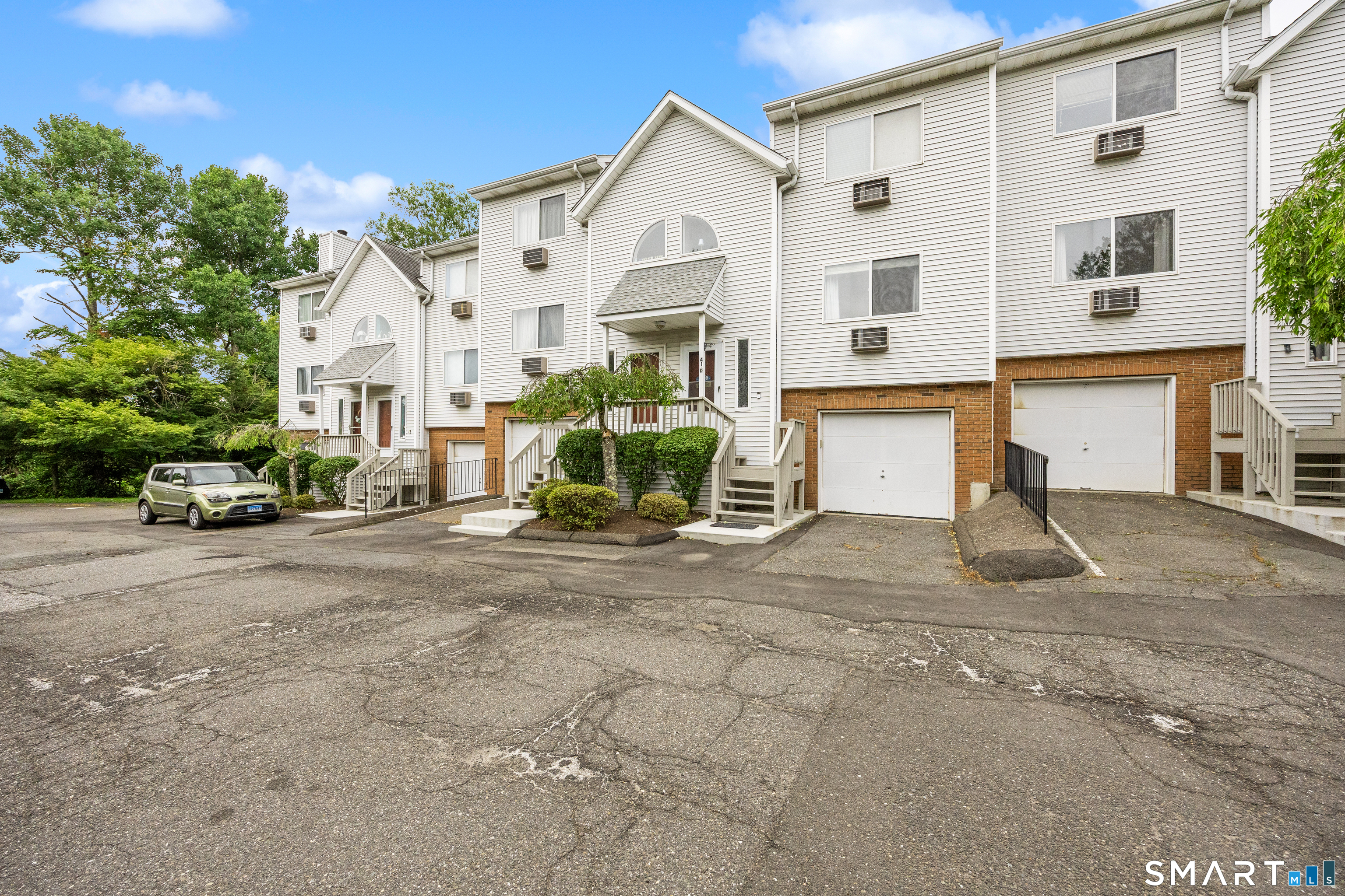 925 Oronoke Road, Unit 41D Waterbury, CT 06708 - Photo 2 of 31