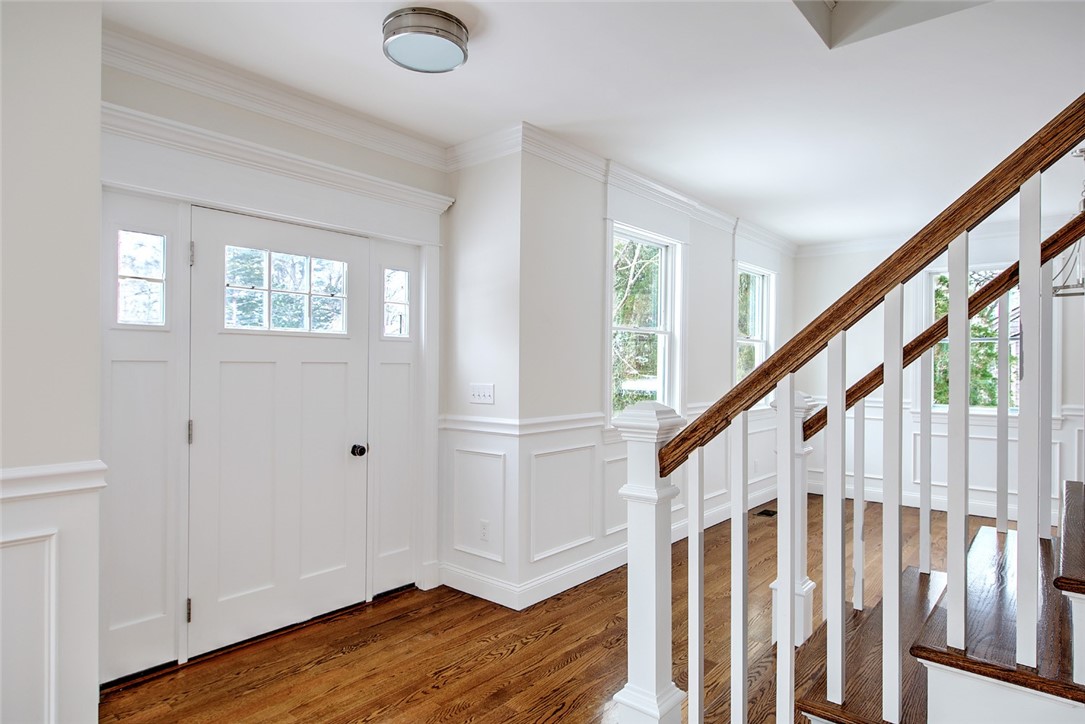 18 Mayfield Road Barrington, RI 02806 - Photo 2 of 37