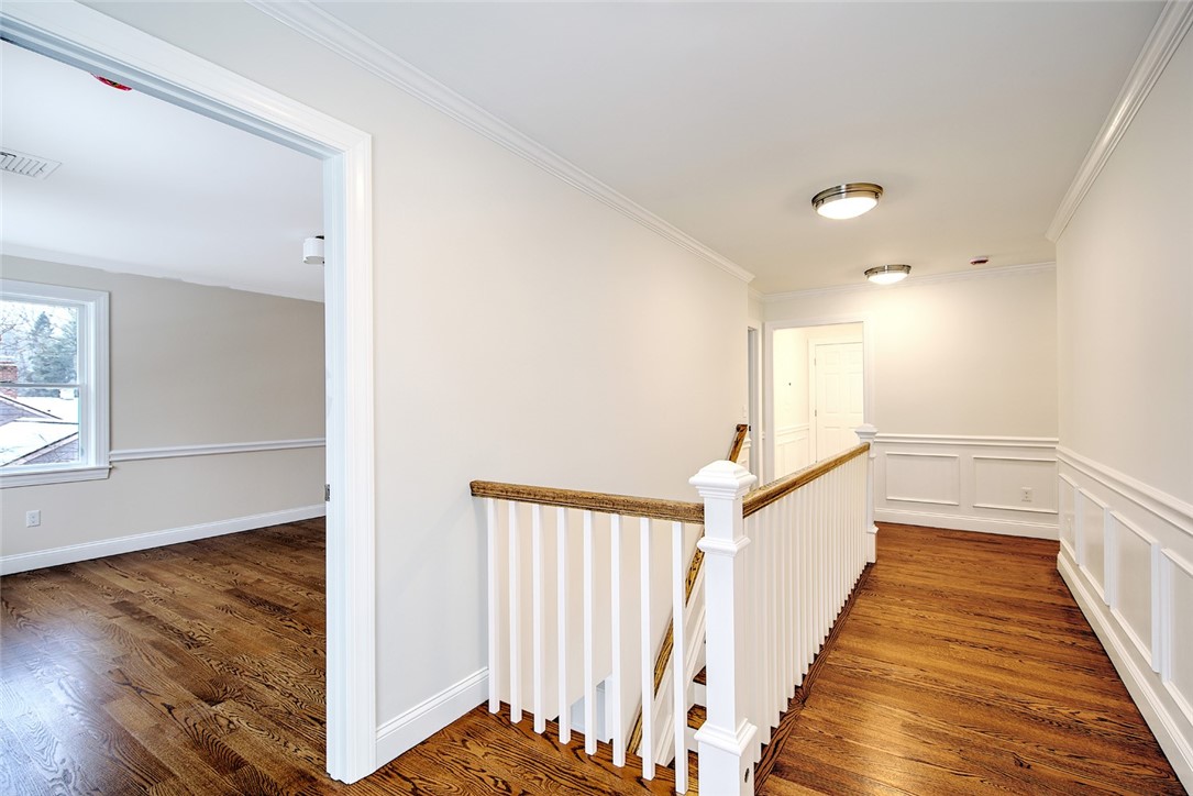 18 Mayfield Road Barrington, RI 02806 - Photo 25 of 37 upper hall