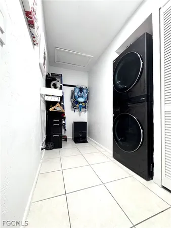 a view of a storage & utility room with washer and dryer